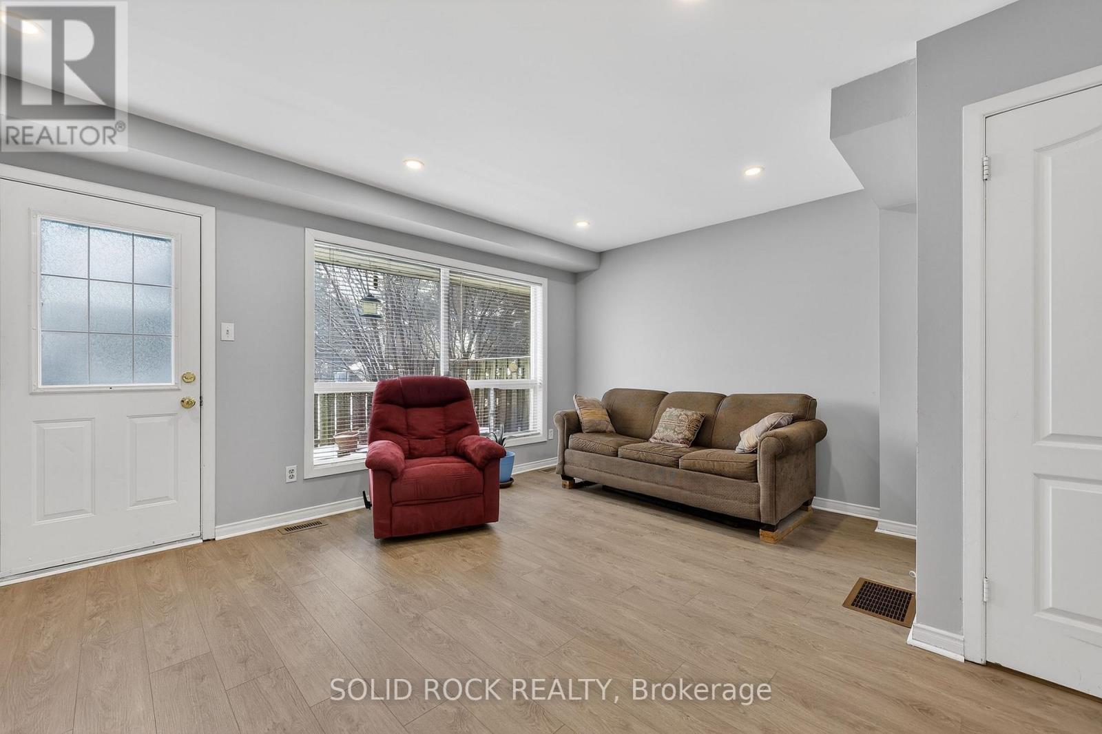 B - 76 Seyton Drive, Ottawa, Ontario  K2H 8W4 - Photo 12 - X12644972