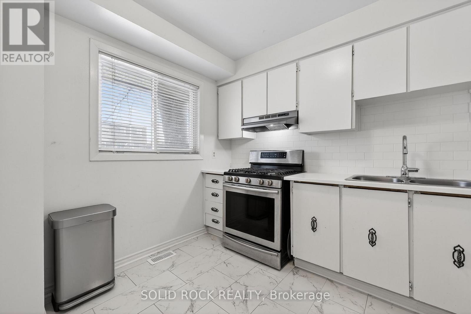 B - 76 Seyton Drive, Ottawa, Ontario  K2H 8W4 - Photo 4 - X12644972