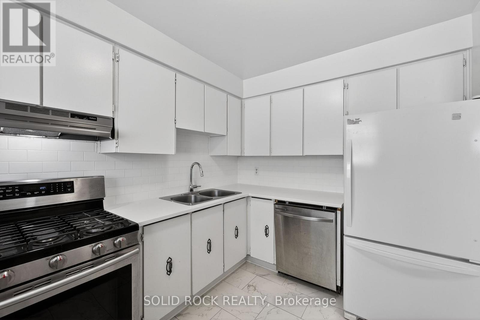 B - 76 Seyton Drive, Ottawa, Ontario  K2H 8W4 - Photo 7 - X12644972