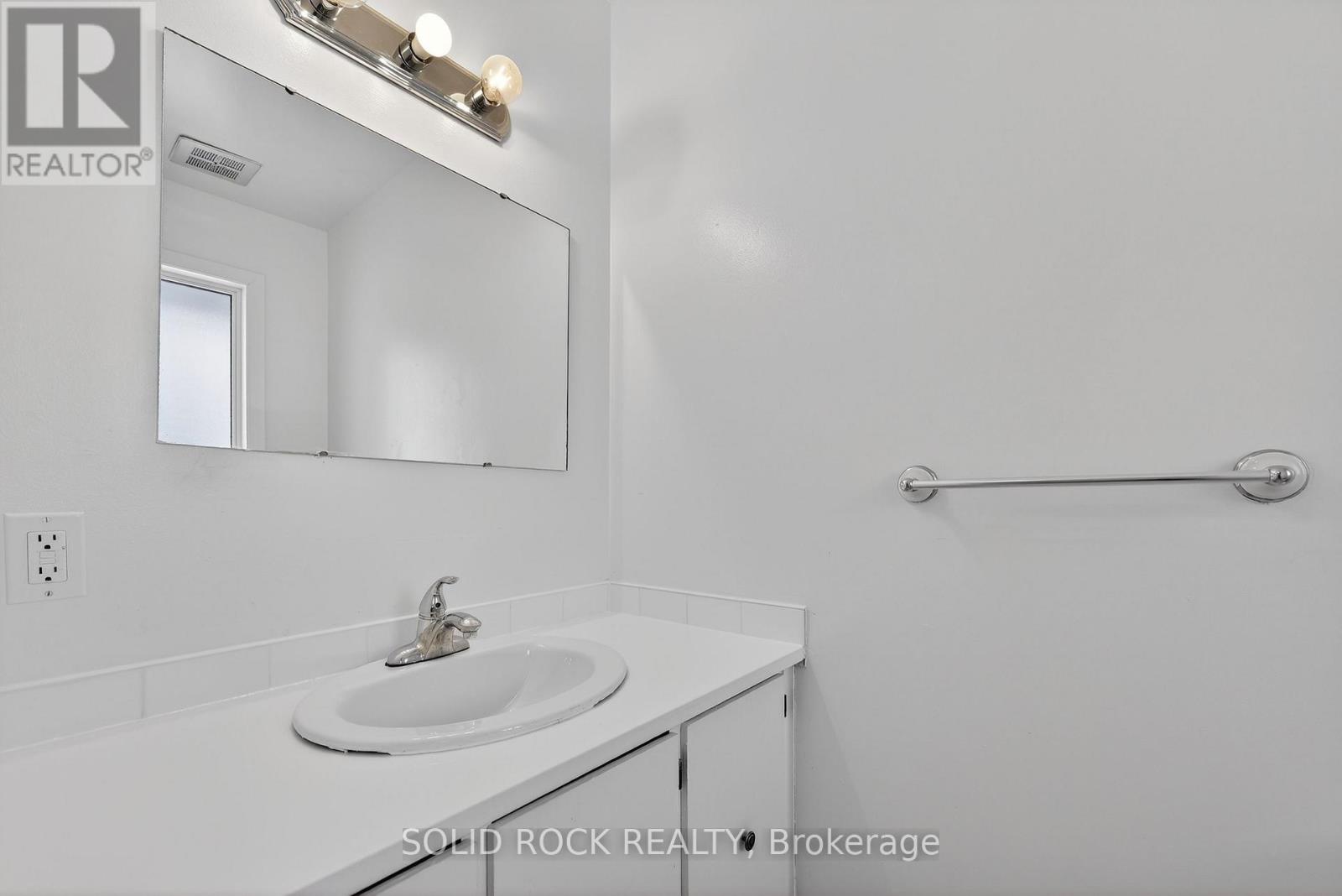 B - 76 Seyton Drive, Ottawa, Ontario  K2H 8W4 - Photo 8 - X12644972