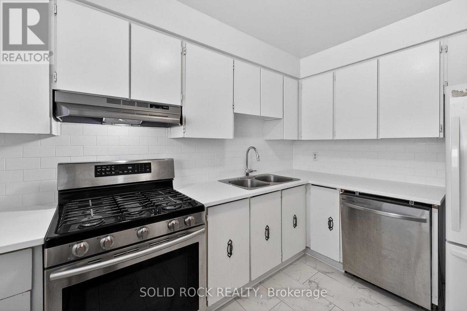 B - 76 Seyton Drive, Ottawa, Ontario  K2H 8W4 - Photo 6 - X12644972