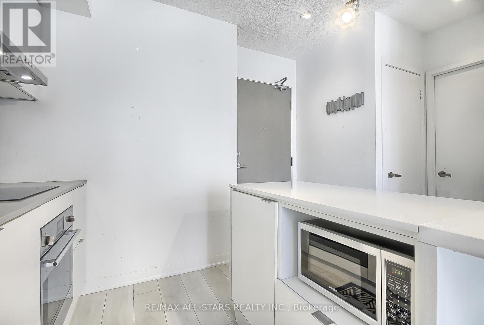 2803 - 100 Harbour Street, Toronto, Ontario  M5J 0B5 - Photo 13 - C12649586