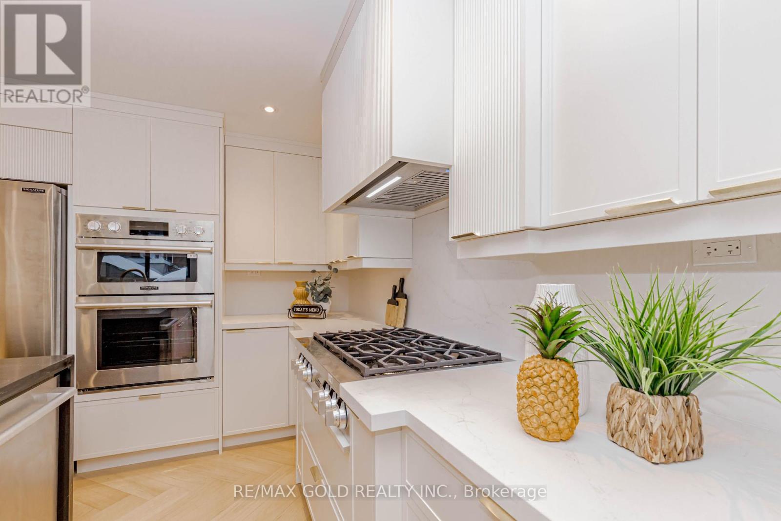 786 Euclid Avenue, Toronto, Ontario  M6G 2V4 - Photo 10 - C12649590