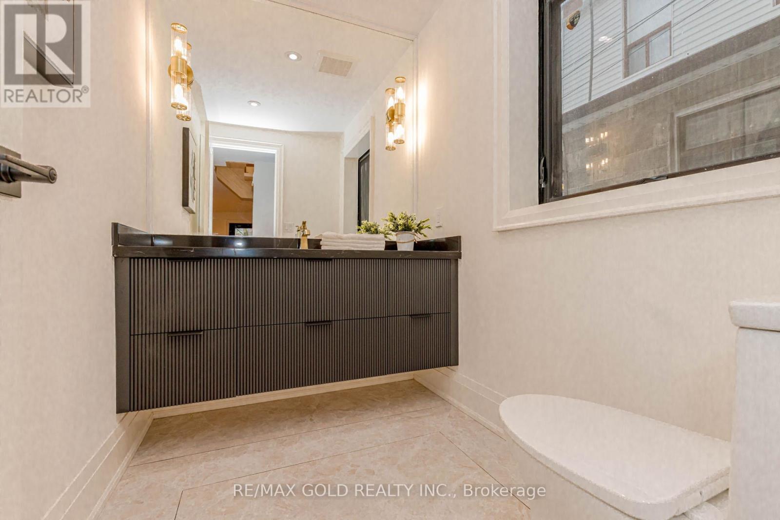 786 Euclid Avenue, Toronto, Ontario  M6G 2V4 - Photo 18 - C12649590