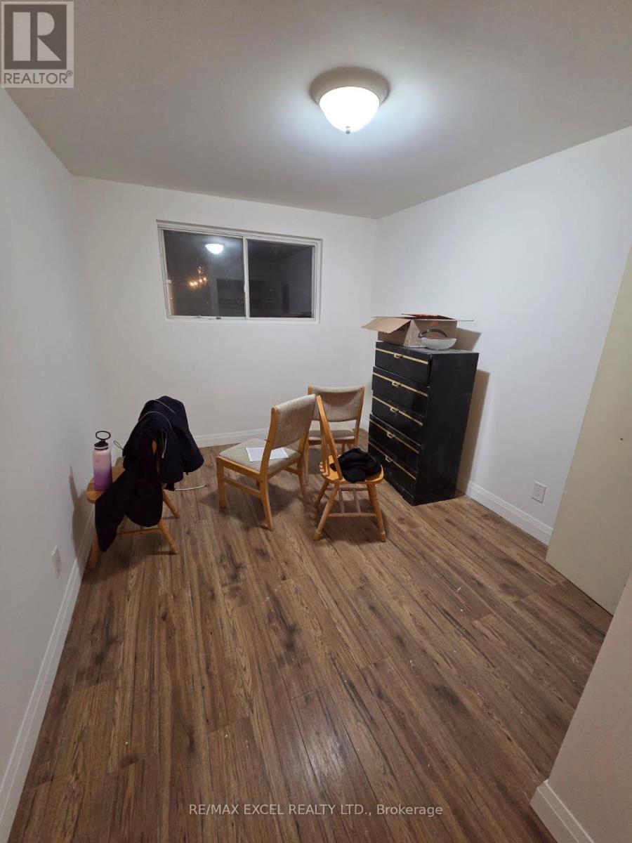 Bsmt - 12 College Crescent, Barrie, Ontario  L4M 2W2 - Photo 4 - S12649634