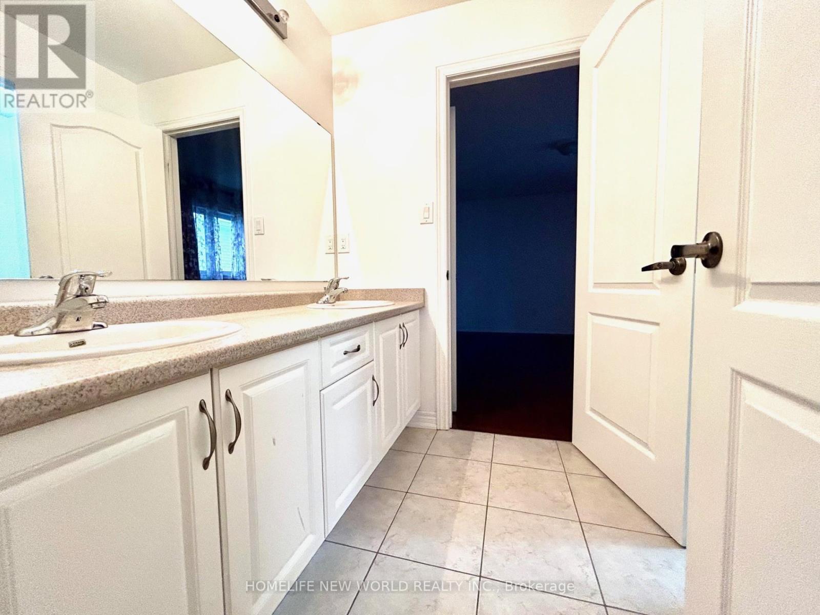 64 Thomas Foster Street, Markham, Ontario  L6C 2N6 - Photo 14 - N12499694