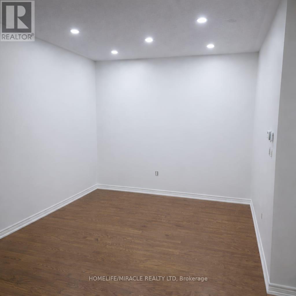 25 Antibes Drive, Brampton, Ontario  L6X 0R8 - Photo 4 - W12649594