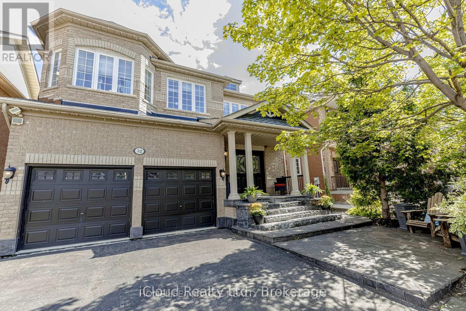 32 Masters Green Lower Crescent, Brampton, Ontario  L7A 3K6 - Photo 2 - W12649596