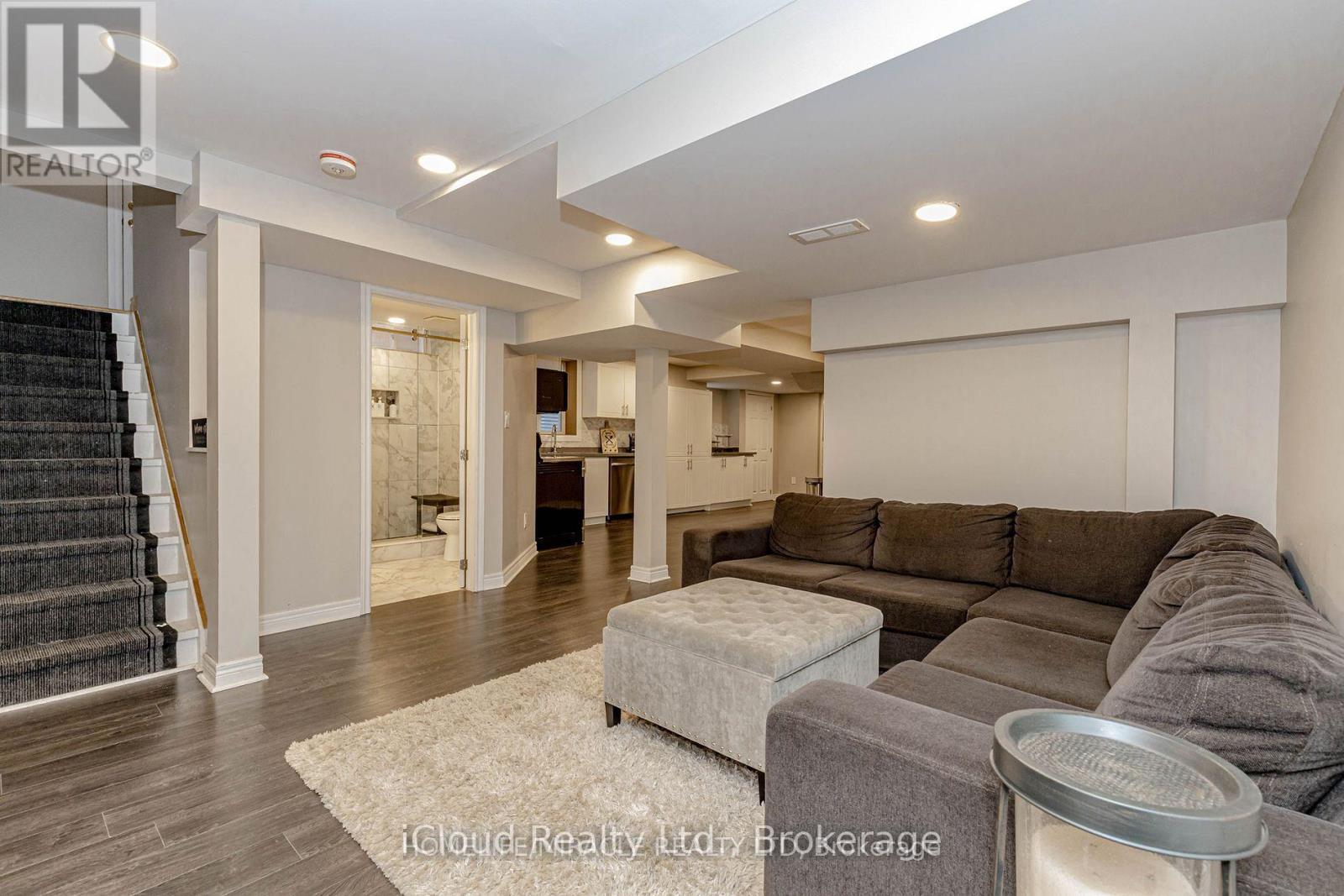 32 Masters Green Lower Crescent, Brampton, Ontario  L7A 3K6 - Photo 5 - W12649596