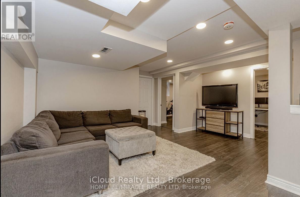 32 Masters Green Lower Crescent, Brampton, Ontario  L7A 3K6 - Photo 9 - W12649596