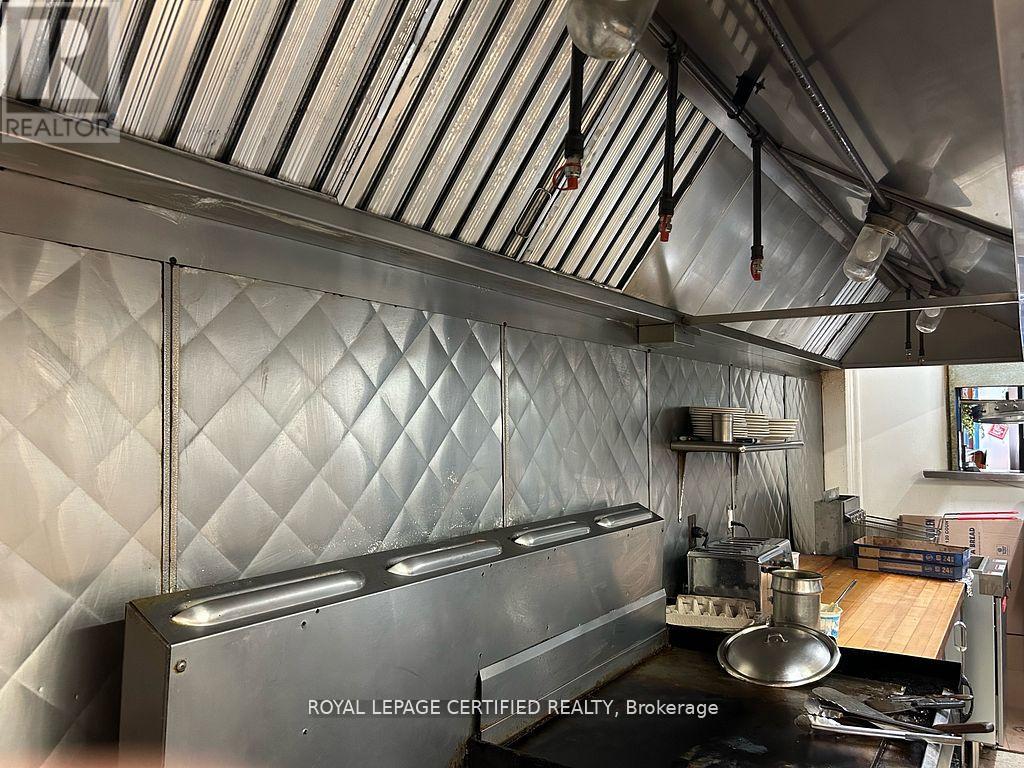 459 St Paul Street, St. Catharines, Ontario  L2R 3N4 - Photo 11 - X12649614