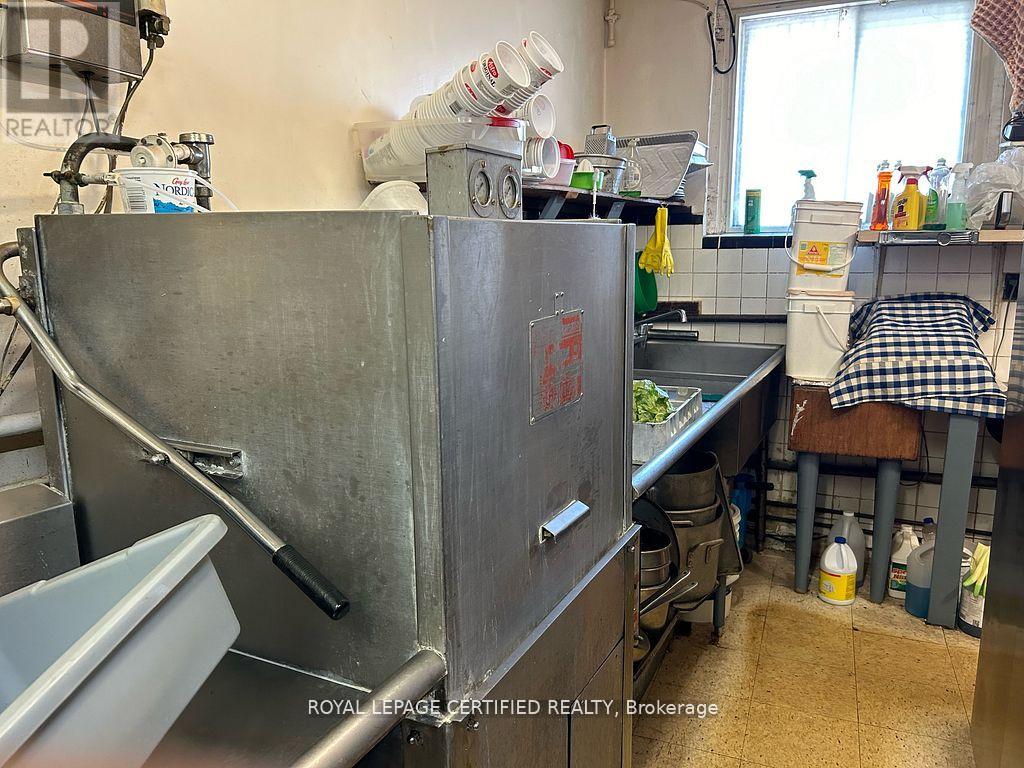 459 St Paul Street, St. Catharines, Ontario  L2R 3N4 - Photo 12 - X12649614