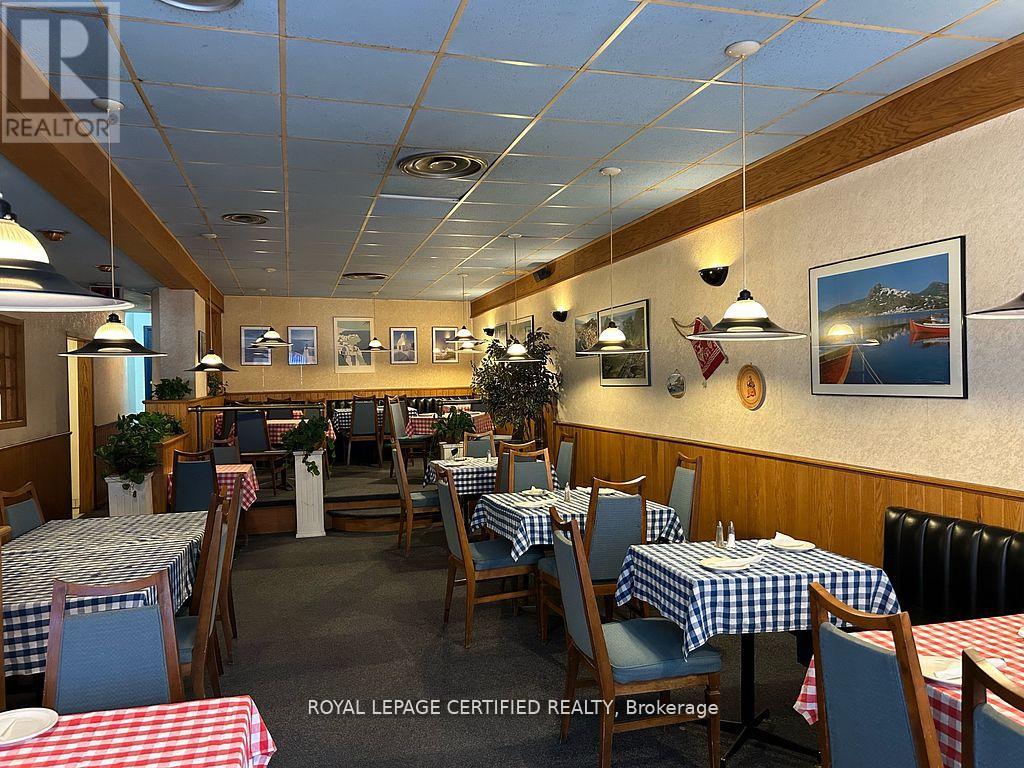 459 St Paul Street, St. Catharines, Ontario  L2R 3N4 - Photo 4 - X12649614