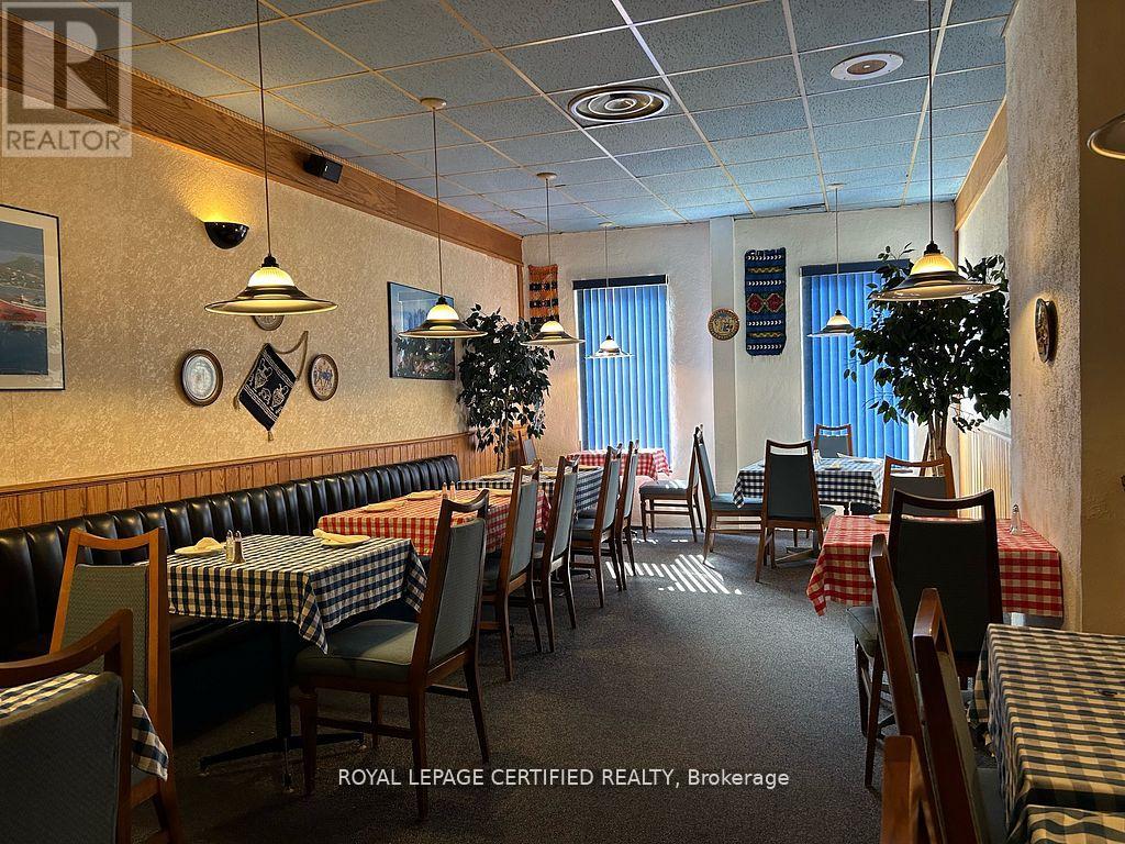 459 St Paul Street, St. Catharines, Ontario  L2R 3N4 - Photo 6 - X12649614