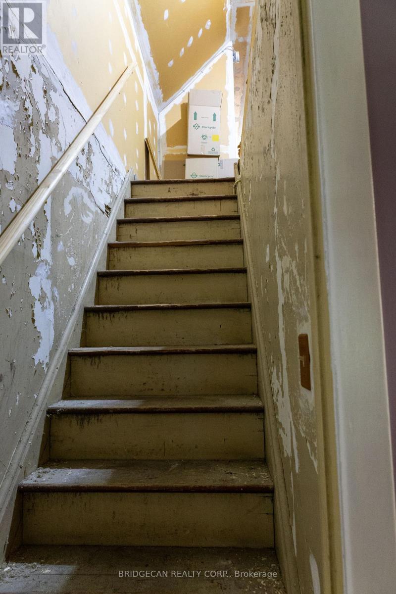 7 Welland Avenue, St. Catharines, Ontario  L2R 2L8 - Photo 18 - X12649642