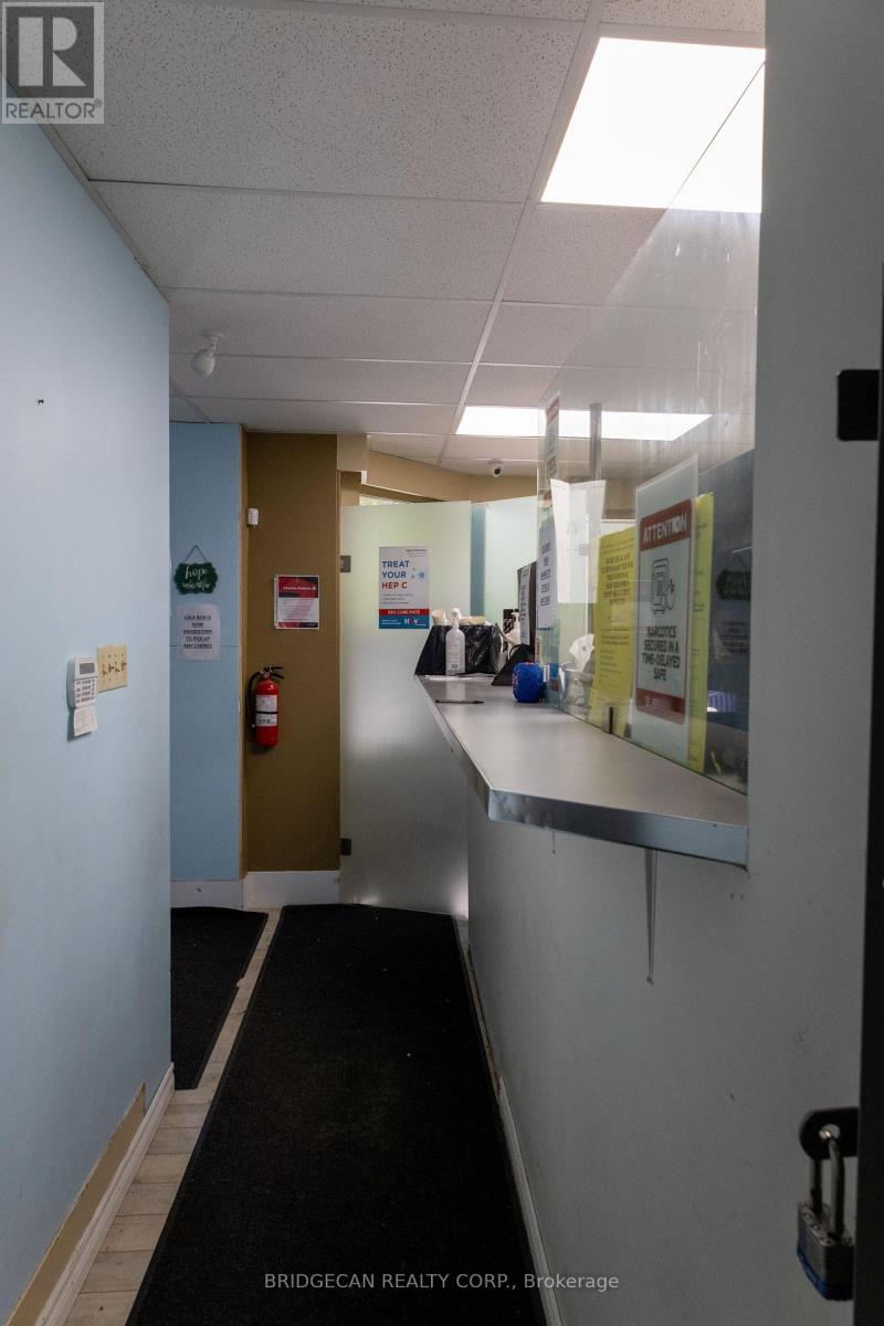 7 Welland Avenue, St. Catharines, Ontario  L2R 2L8 - Photo 3 - X12649642