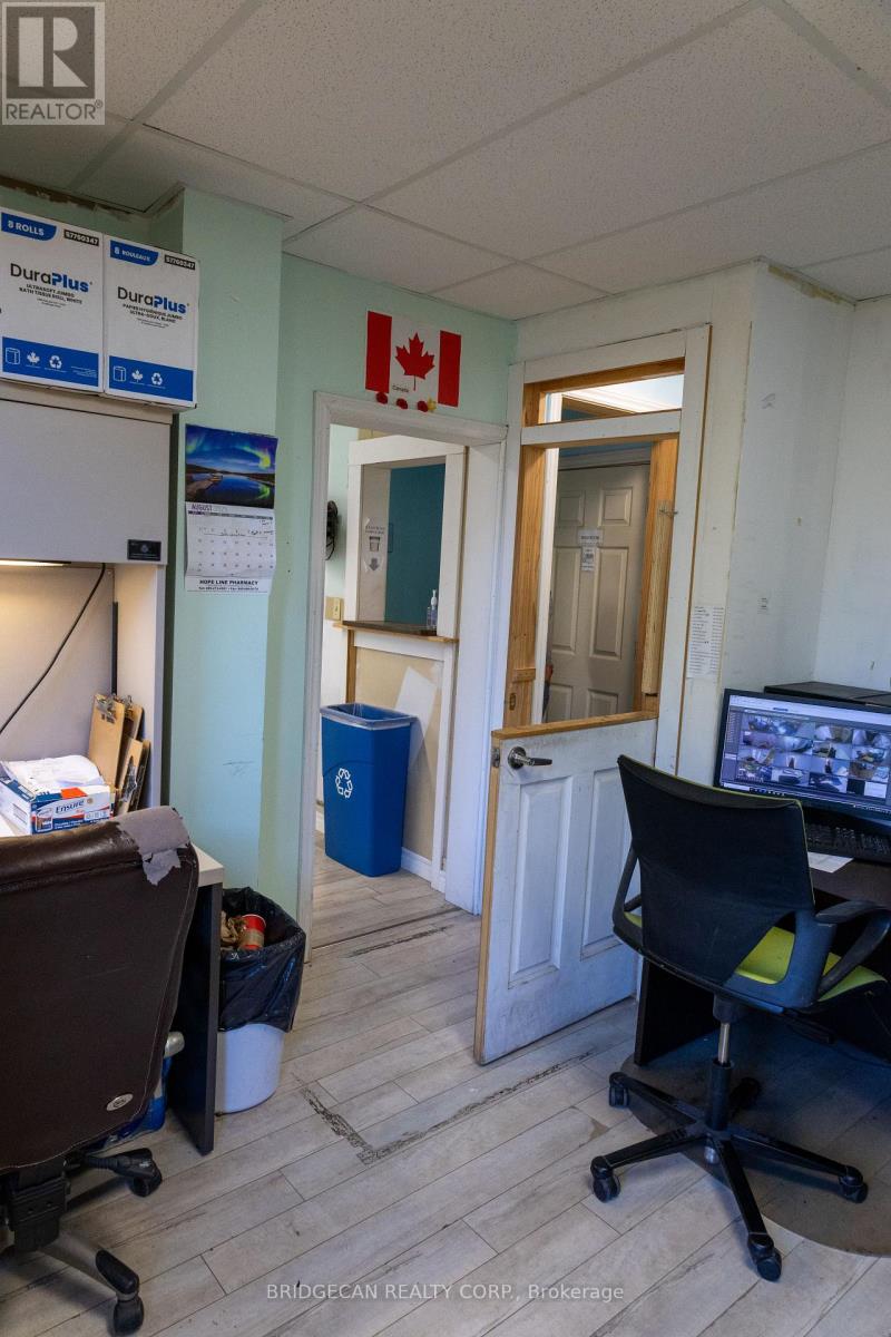 7 Welland Avenue, St. Catharines, Ontario  L2R 2L8 - Photo 5 - X12649642