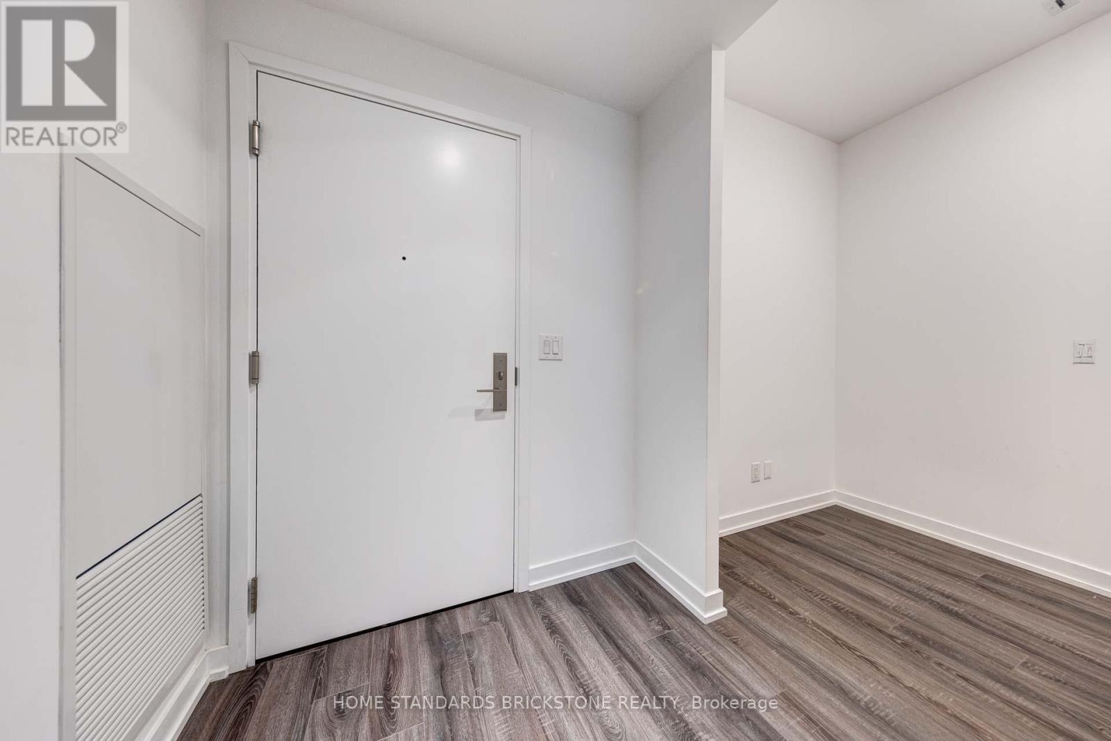 510 - 20 Edward Street, Toronto, Ontario  M5G 0C5 - Photo 3 - C12649658