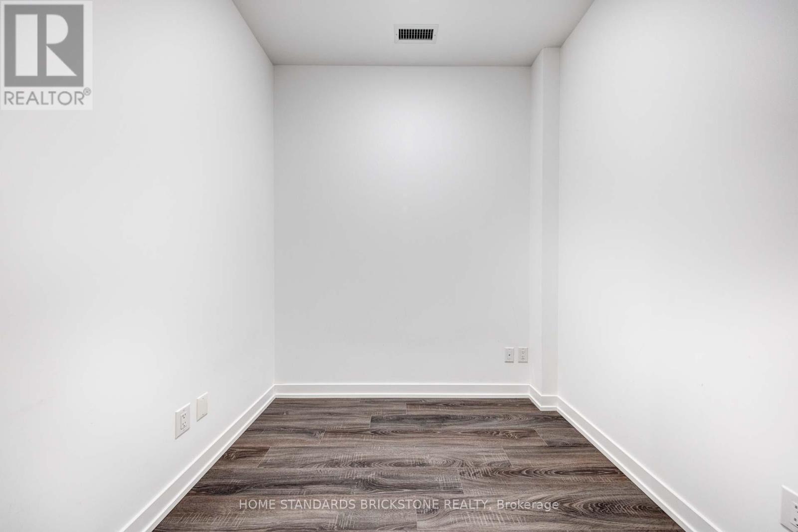 510 - 20 Edward Street, Toronto, Ontario  M5G 0C5 - Photo 4 - C12649658