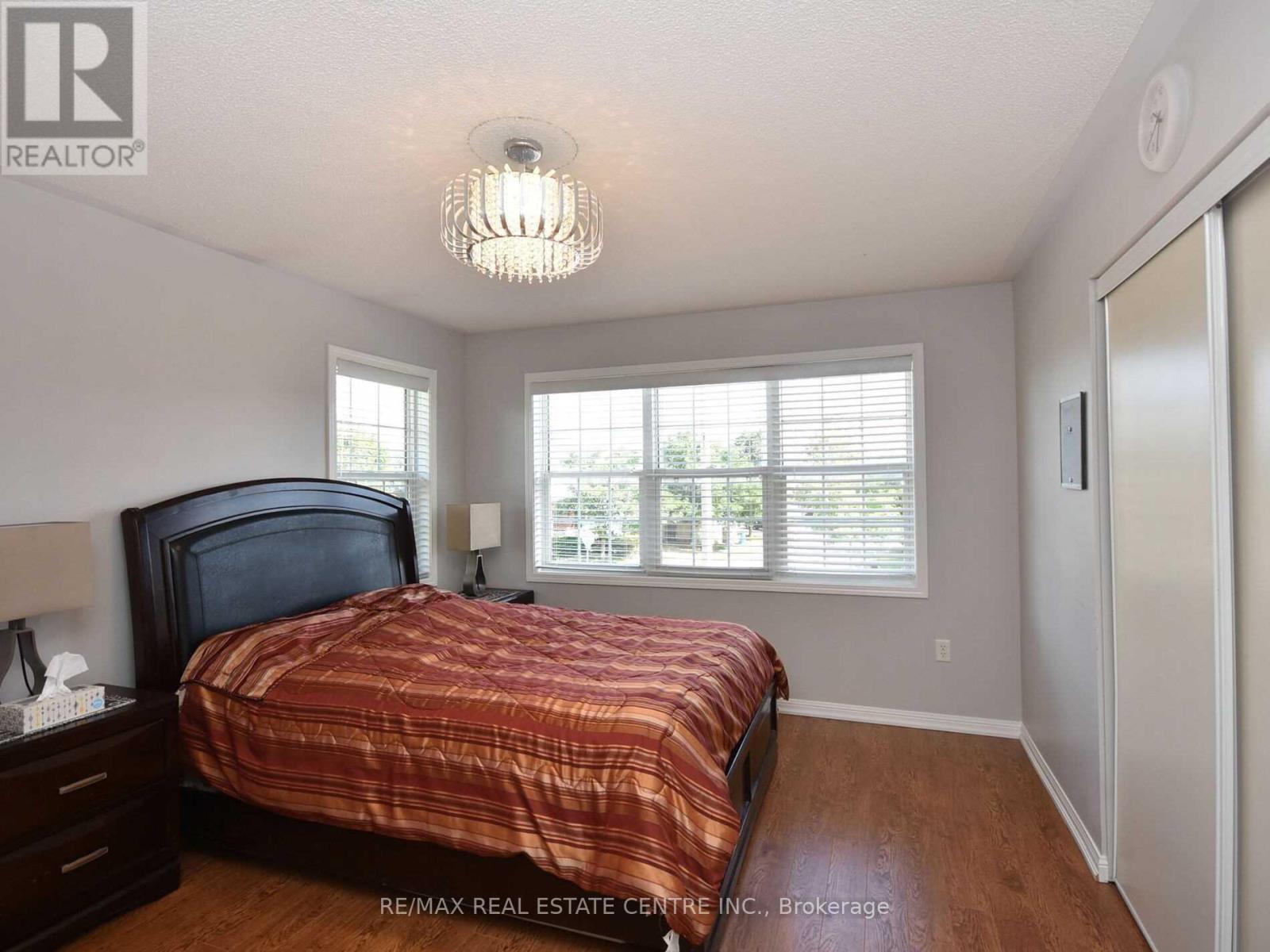 22 Kershaw Street, Brampton, Ontario  L7A 1N8 - Photo 10 - W12649654