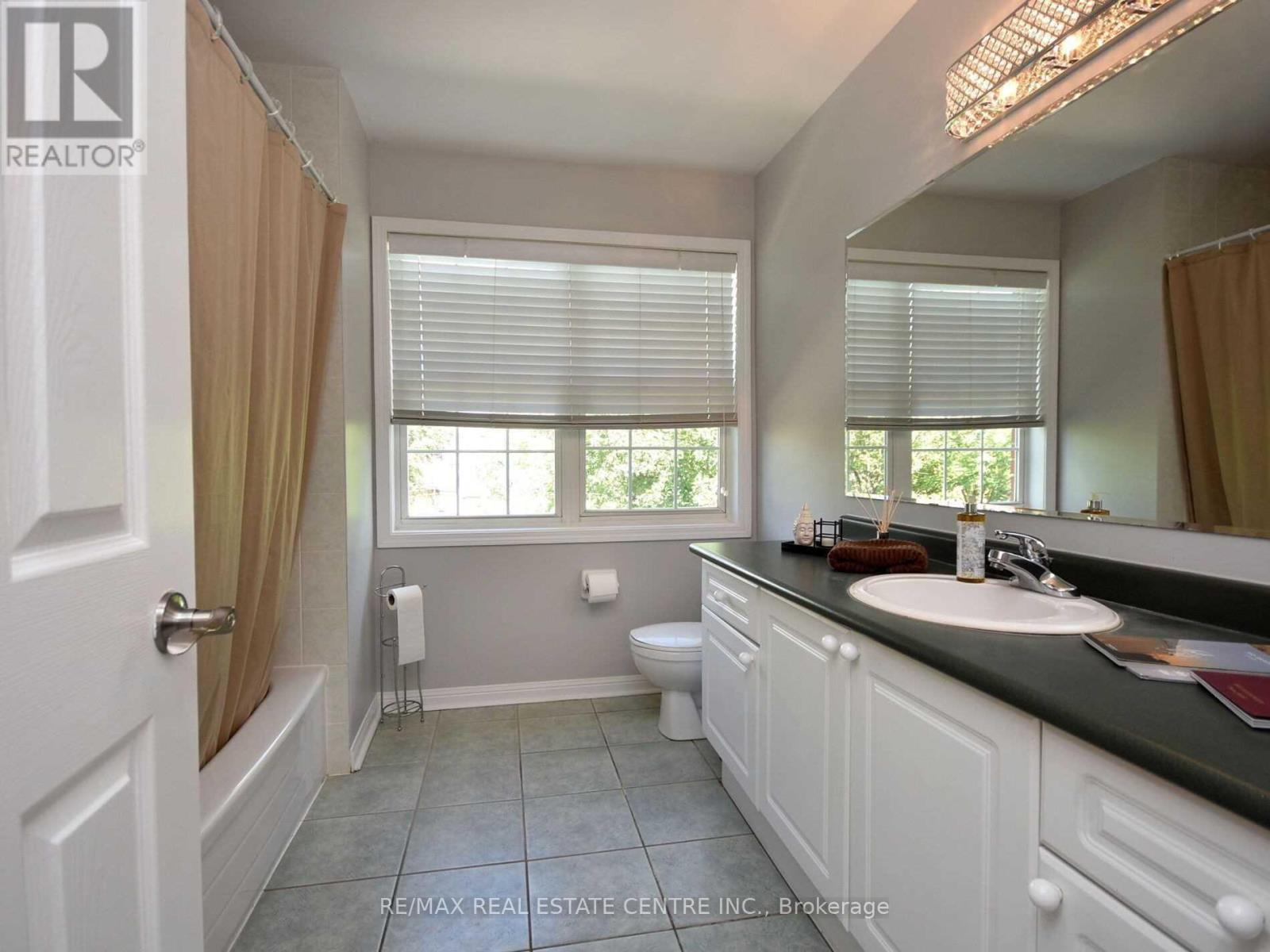 22 Kershaw Street, Brampton, Ontario  L7A 1N8 - Photo 11 - W12649654