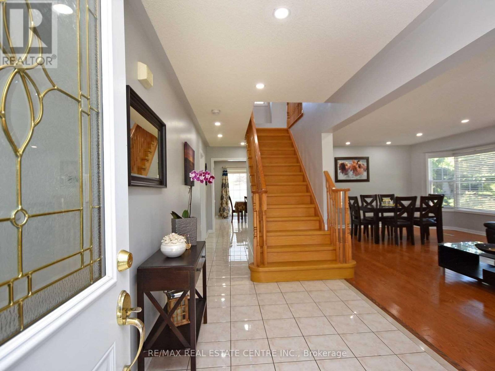 22 Kershaw Street, Brampton, Ontario  L7A 1N8 - Photo 4 - W12649654