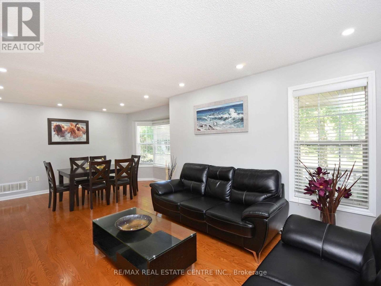 22 Kershaw Street, Brampton, Ontario  L7A 1N8 - Photo 5 - W12649654