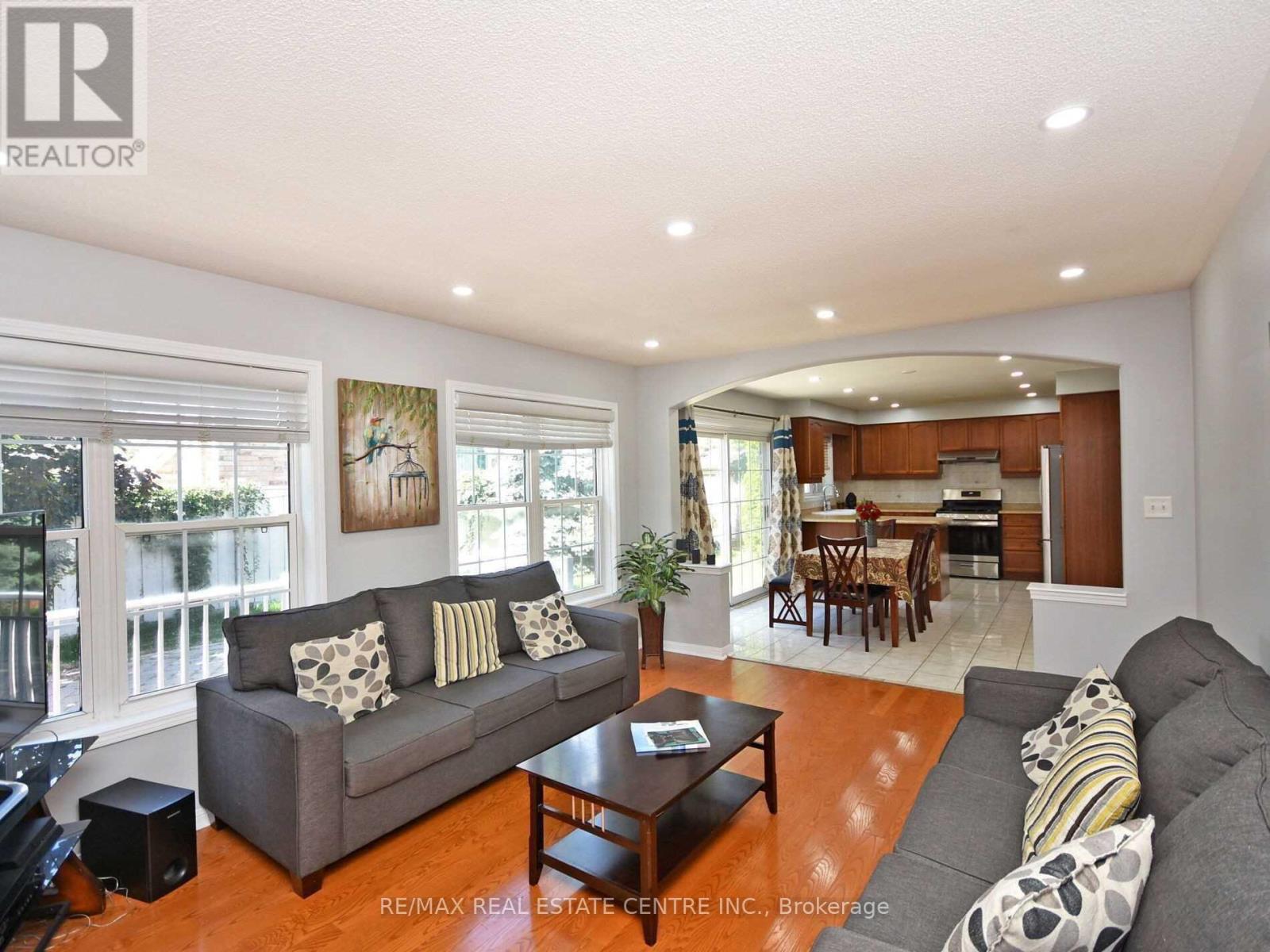 22 Kershaw Street, Brampton, Ontario  L7A 1N8 - Photo 6 - W12649654