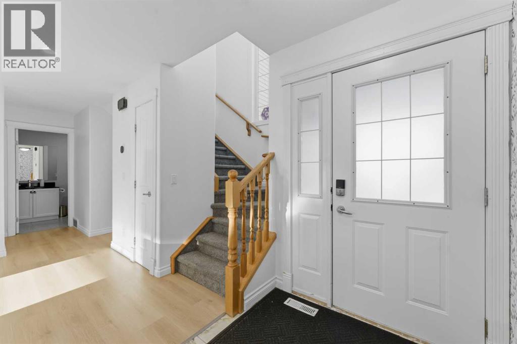 325 Bayside Place Sw, Airdrie, Alberta  T4B 2X5 - Photo 4 - A2276084