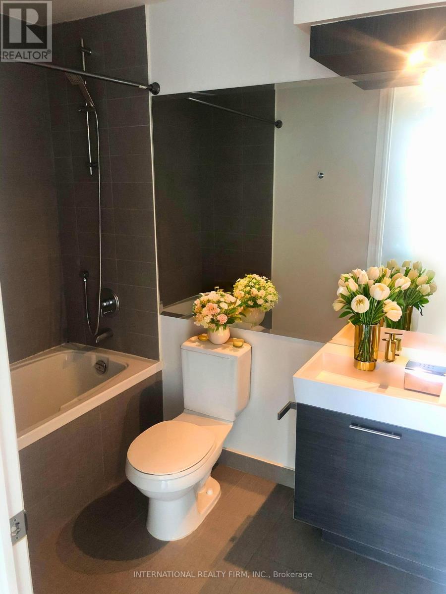 6805 - 388 Yonge Street, Toronto, Ontario  M5B 0A4 - Photo 4 - C12649694