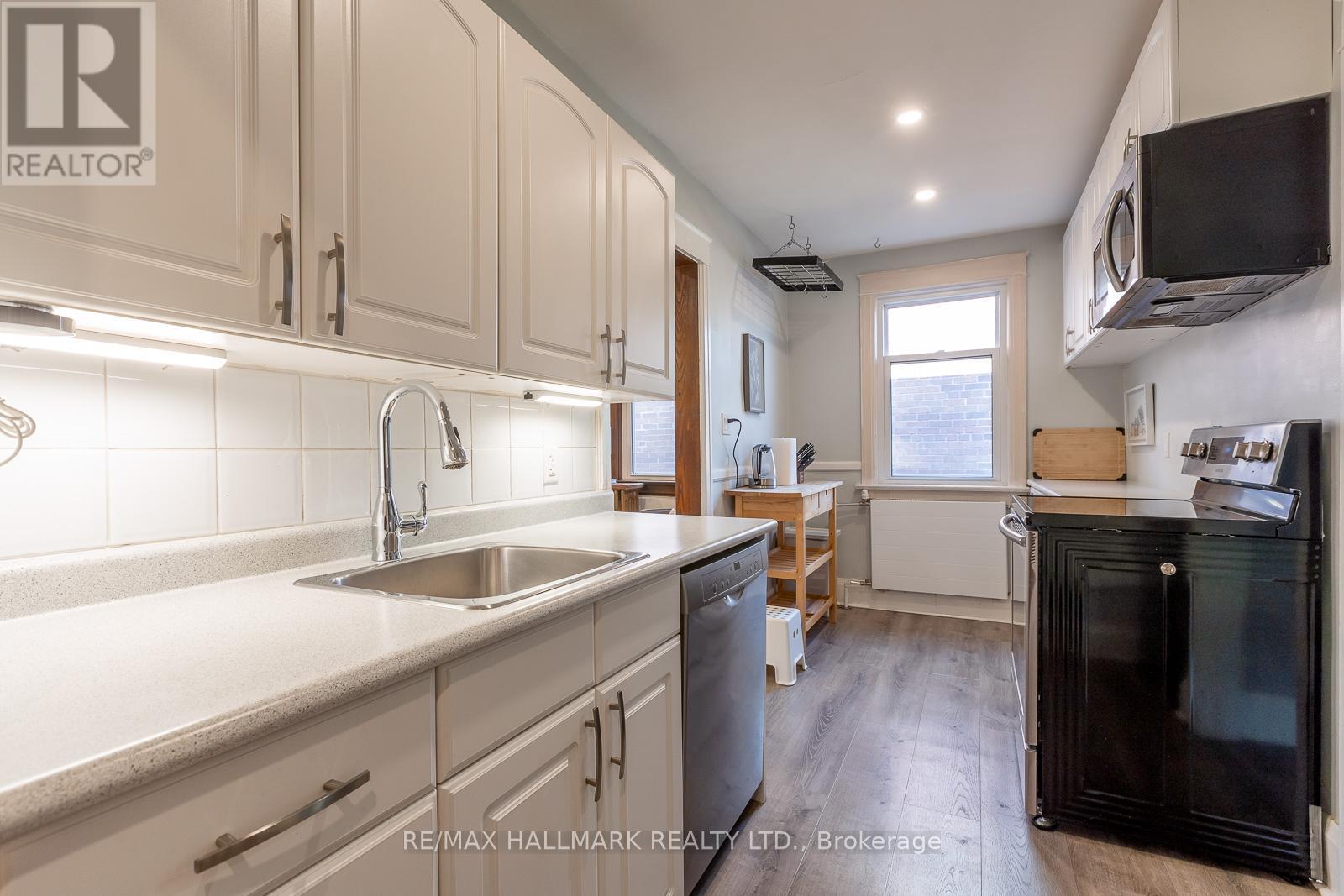 B (Upper) - 27 Hammersmith Avenue, Toronto, Ontario  M4E 2W3 - Photo 10 - E12649684