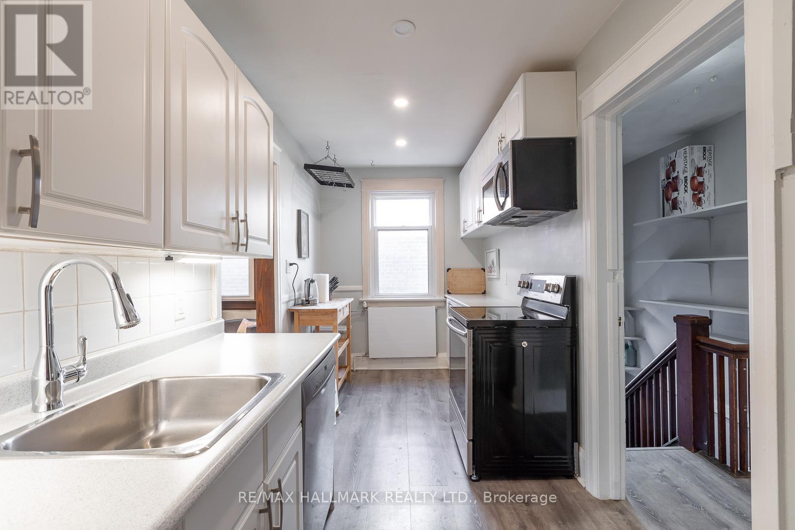 B (Upper) - 27 Hammersmith Avenue, Toronto, Ontario  M4E 2W3 - Photo 11 - E12649684