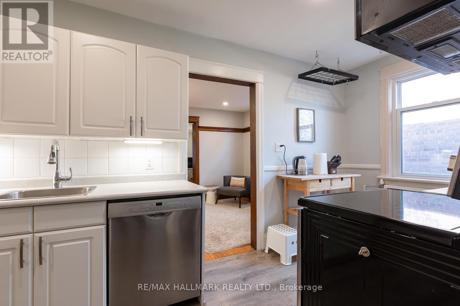 B (Upper) - 27 Hammersmith Avenue, Toronto, Ontario  M4E 2W3 - Photo 12 - E12649684