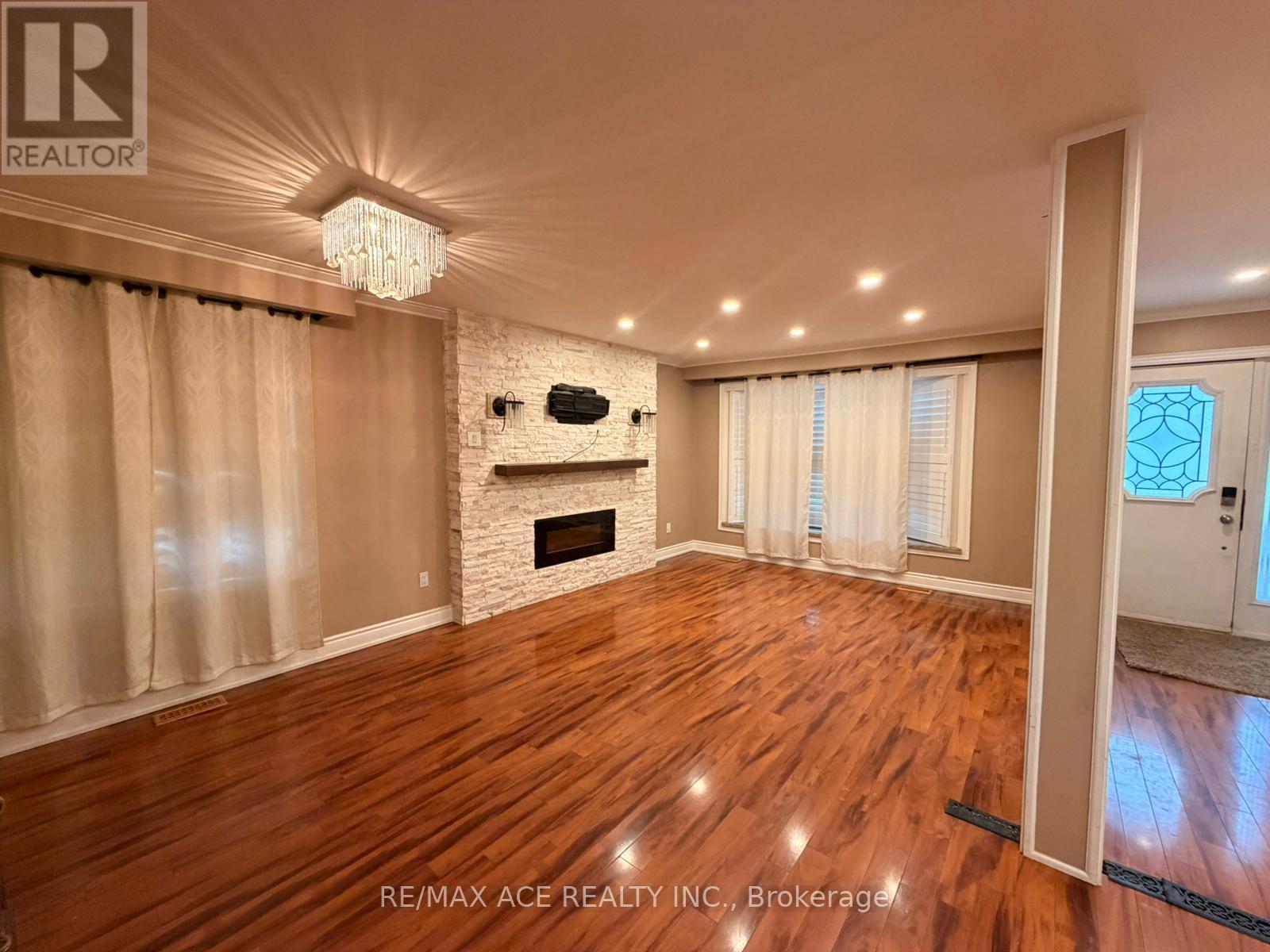 Main - 48 Ronway Crescent, Toronto, Ontario  M1J 2S2 - Photo 4 - E12649686