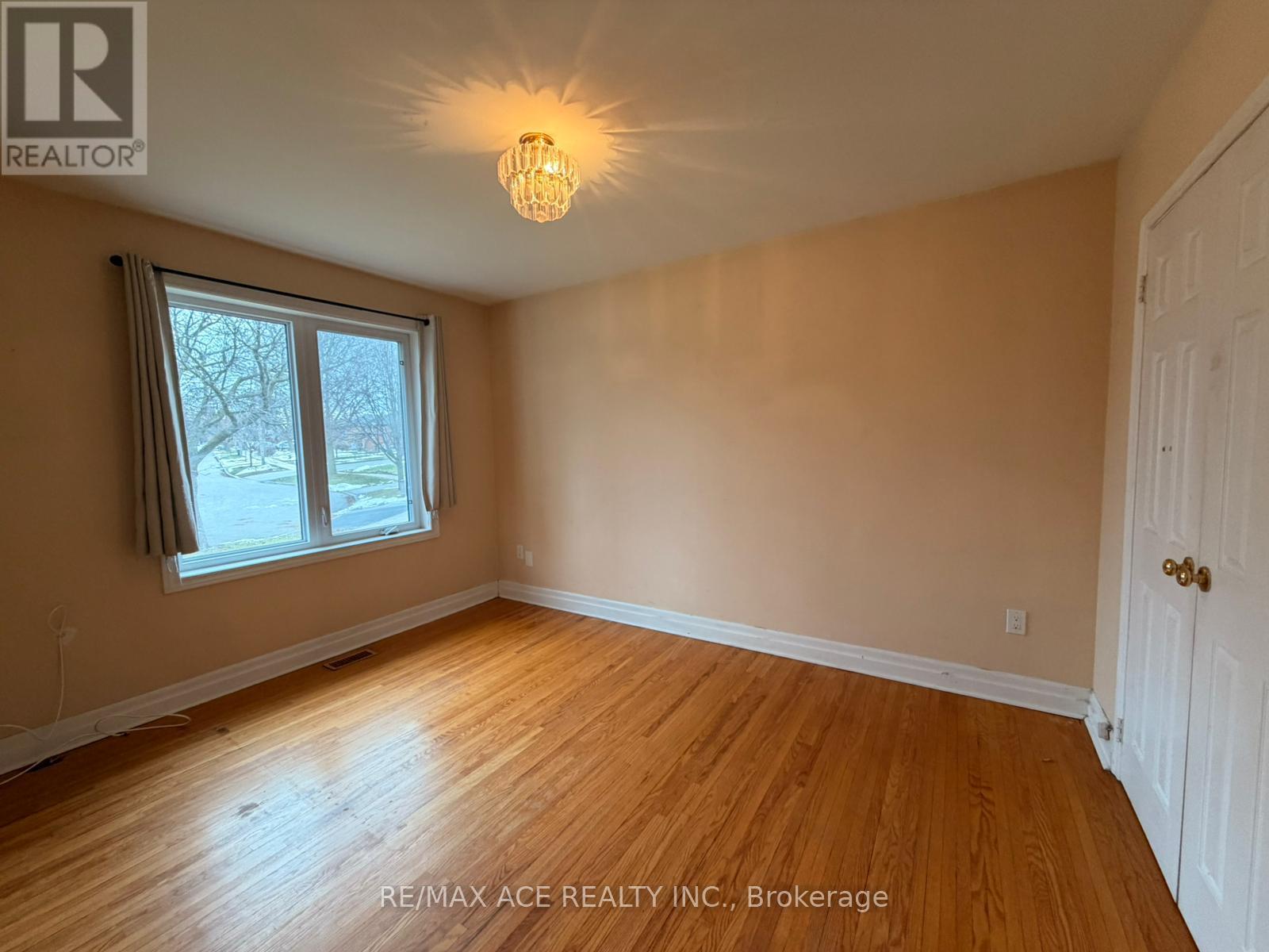 Main - 48 Ronway Crescent, Toronto, Ontario  M1J 2S2 - Photo 5 - E12649686