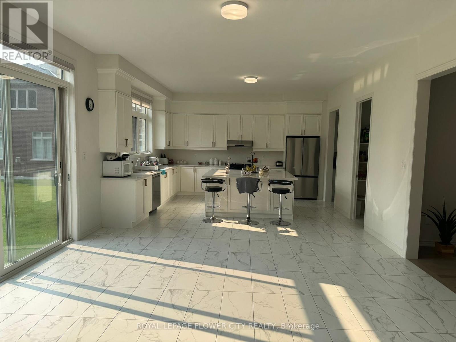 32 Twinleaf Crescent, Adjala-Tosorontio (Colgan), Ontario  L0G 1W0 - Photo 4 - N12649662