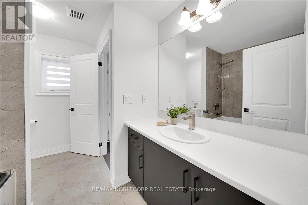 508 Seaview Heights, East Gwillimbury, Ontario  L9N 0Y3 - Photo 39 - N12649674