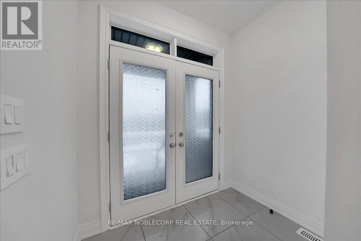 508 Seaview Heights, East Gwillimbury, Ontario  L9N 0Y3 - Photo 5 - N12649674