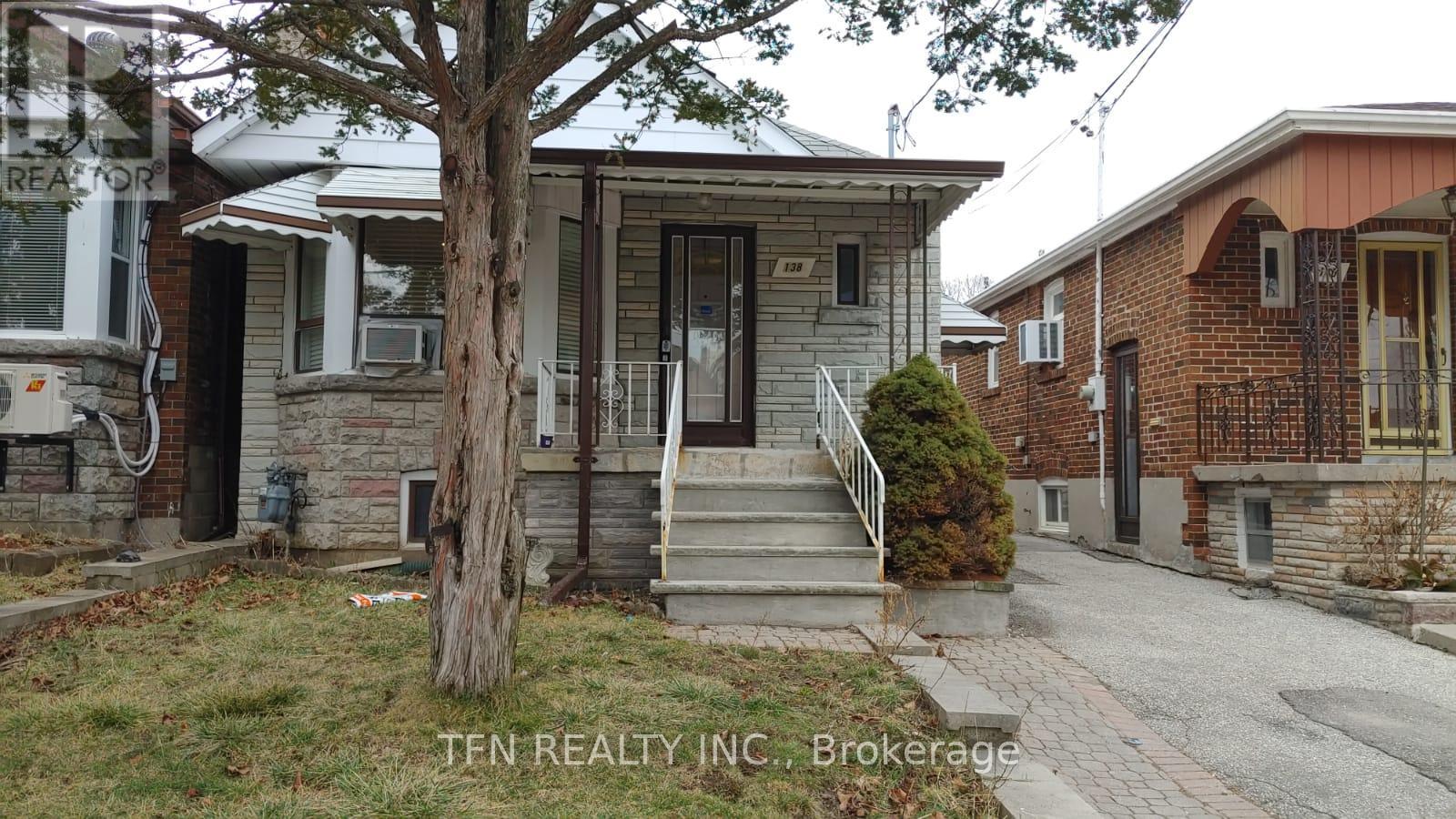 UPPER - 138 TIMES ROAD, Toronto, Ontario