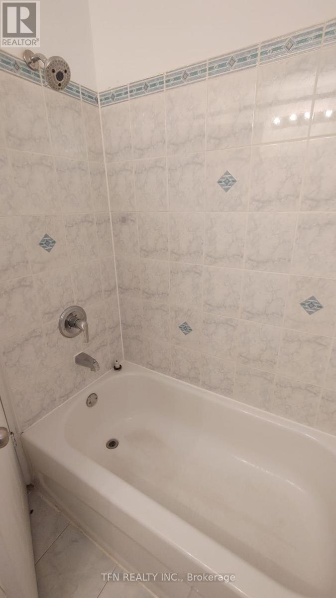 Upper - 138 Times Road, Toronto, Ontario  M6B 3M2 - Photo 12 - W12649672