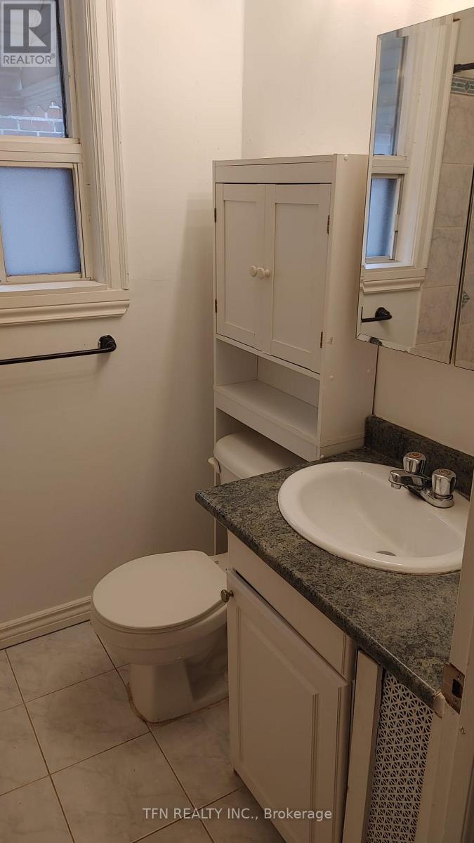 Upper - 138 Times Road, Toronto, Ontario  M6B 3M2 - Photo 14 - W12649672