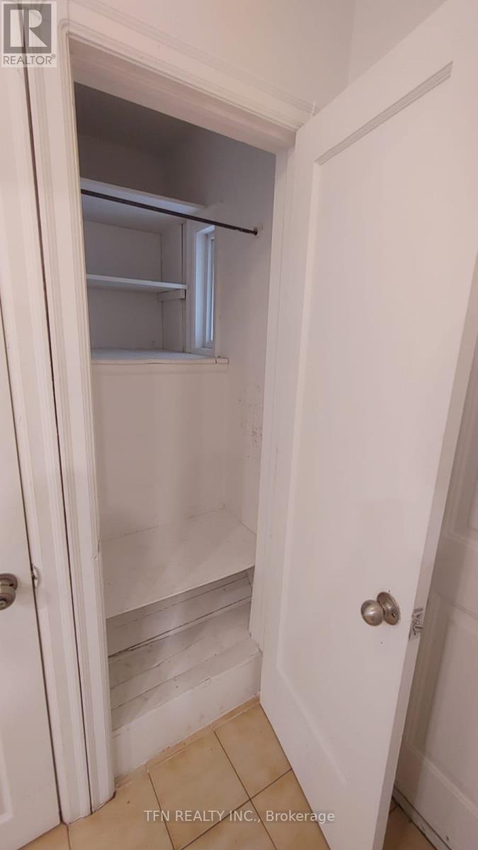 Upper - 138 Times Road, Toronto, Ontario  M6B 3M2 - Photo 15 - W12649672