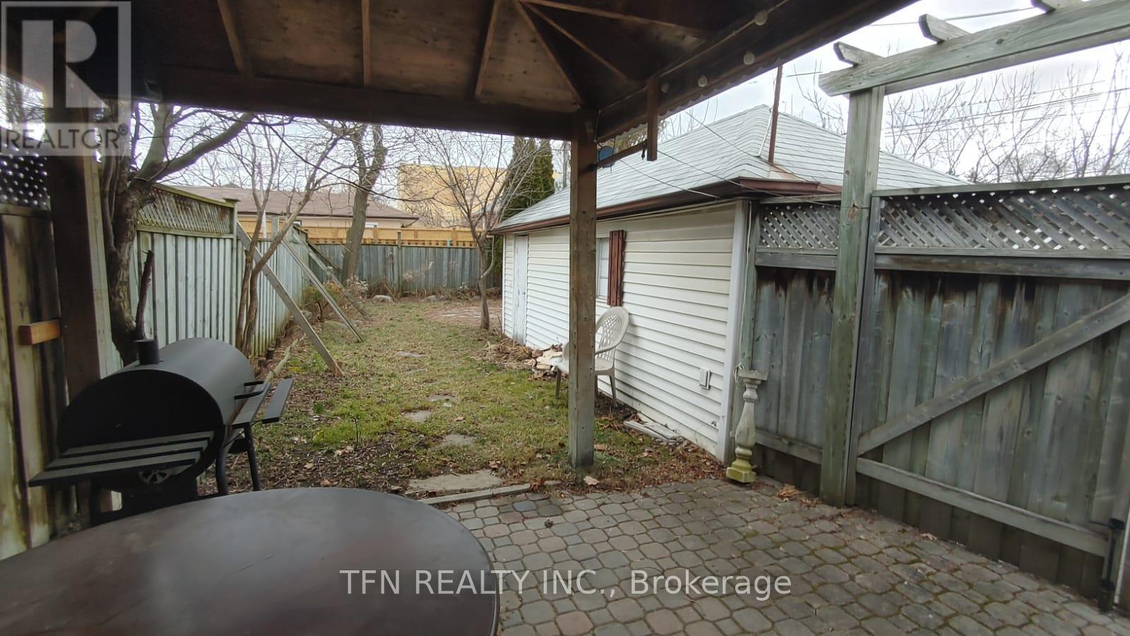 Upper - 138 Times Road, Toronto, Ontario  M6B 3M2 - Photo 18 - W12649672
