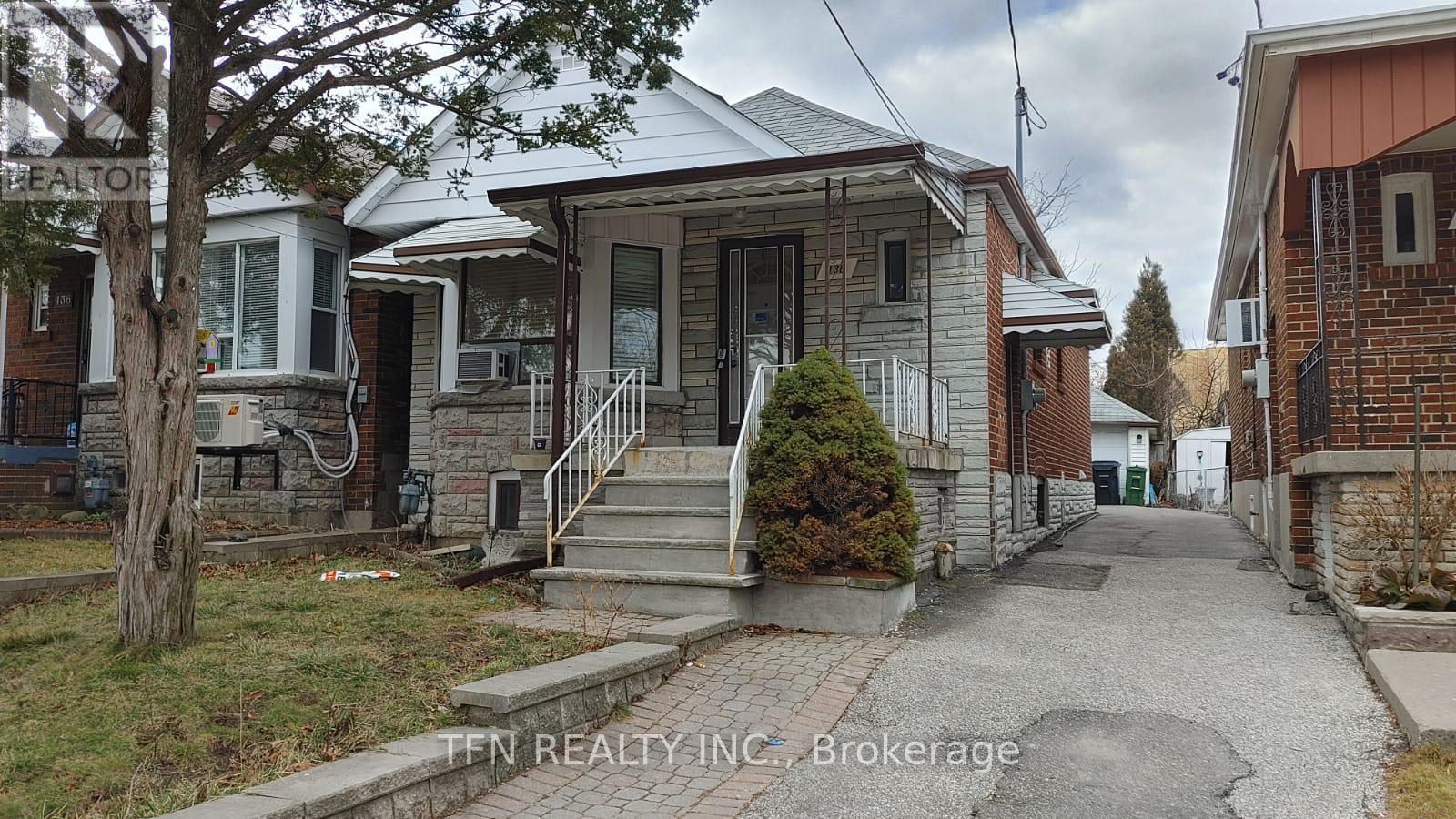 Upper - 138 Times Road, Toronto, Ontario  M6B 3M2 - Photo 2 - W12649672