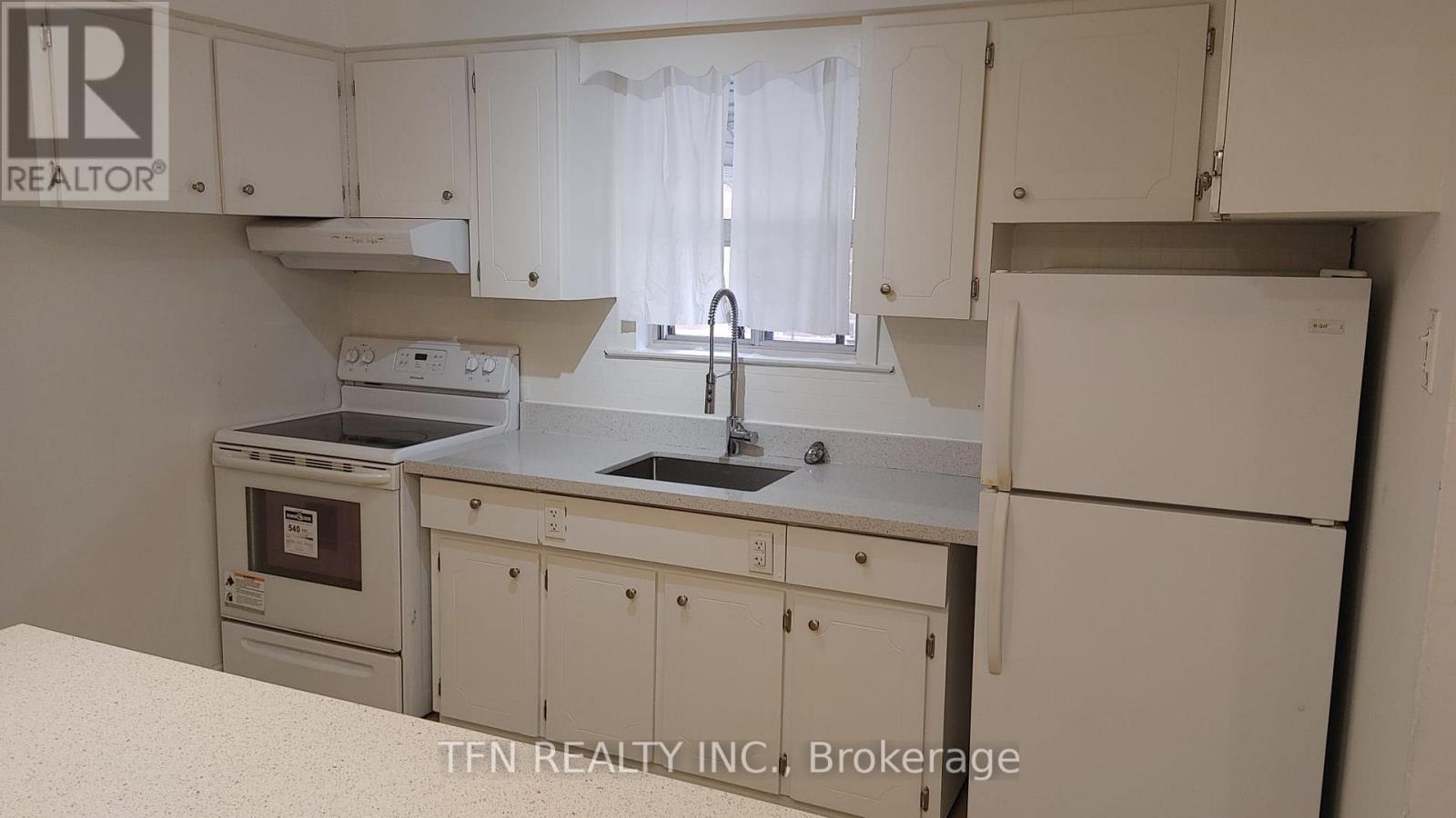 Upper - 138 Times Road, Toronto, Ontario  M6B 3M2 - Photo 5 - W12649672