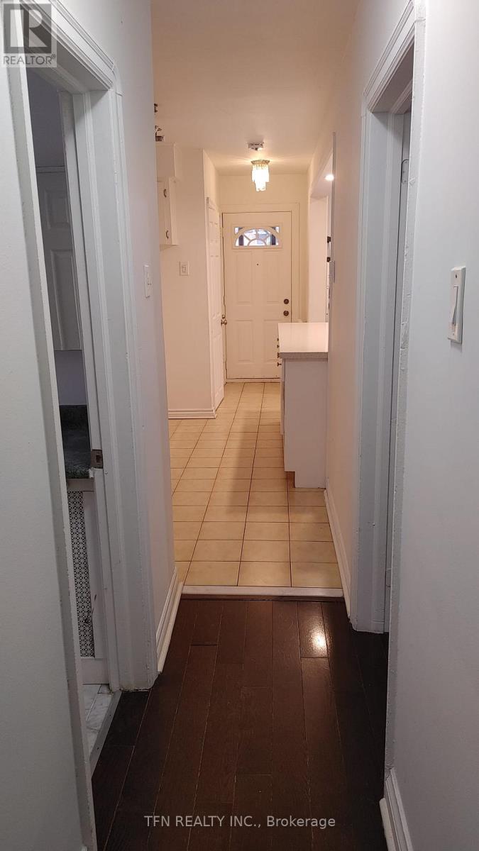 Upper - 138 Times Road, Toronto, Ontario  M6B 3M2 - Photo 7 - W12649672