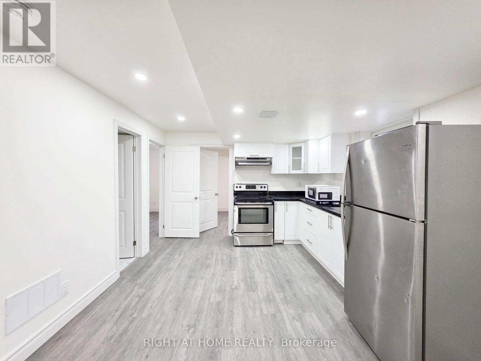 Lower - 948 Broadway Boulevard, Peterborough, Ontario  K9H 0G8 - Photo 2 - X12649702