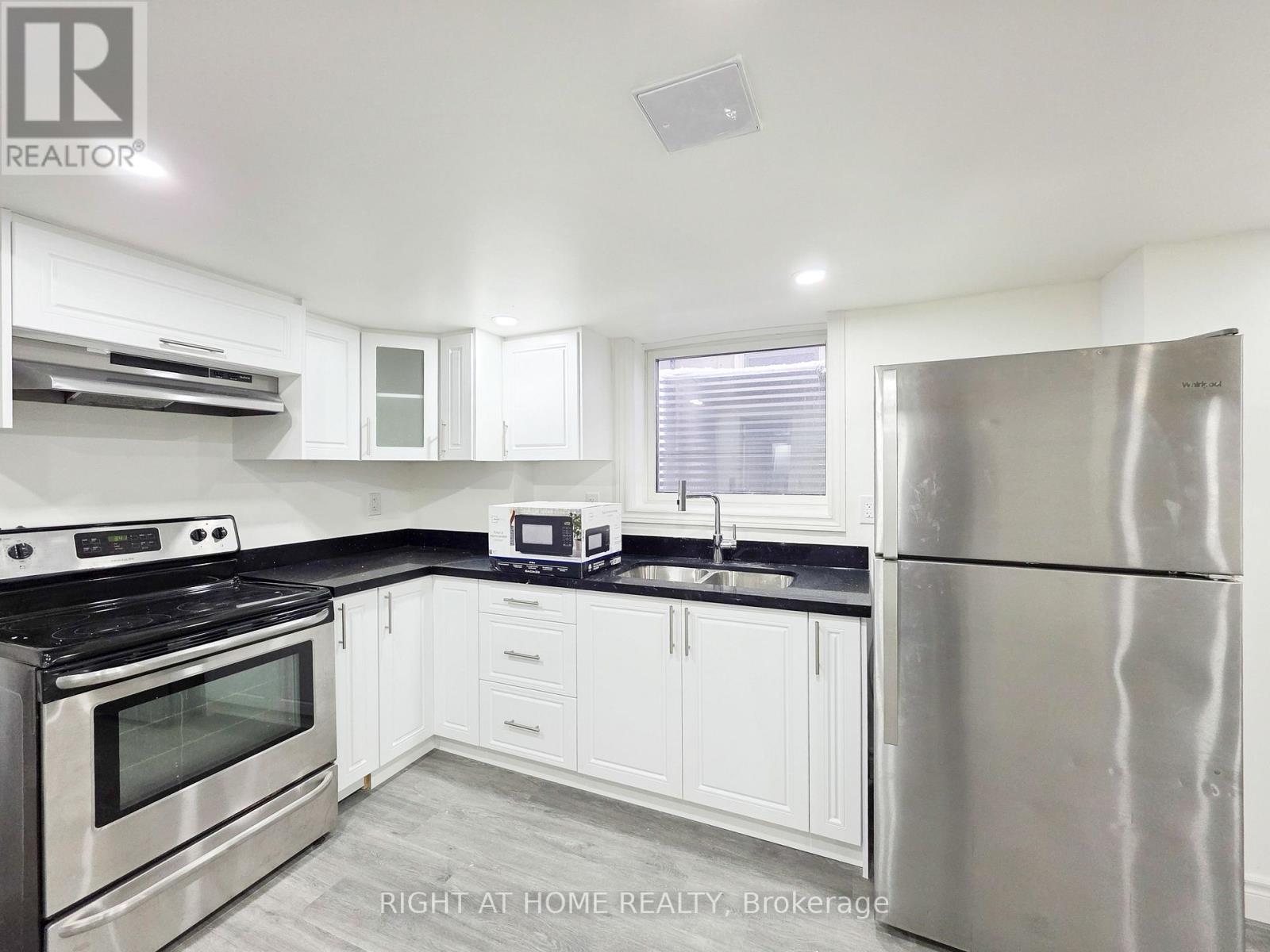 Lower - 948 Broadway Boulevard, Peterborough, Ontario  K9H 0G8 - Photo 4 - X12649702