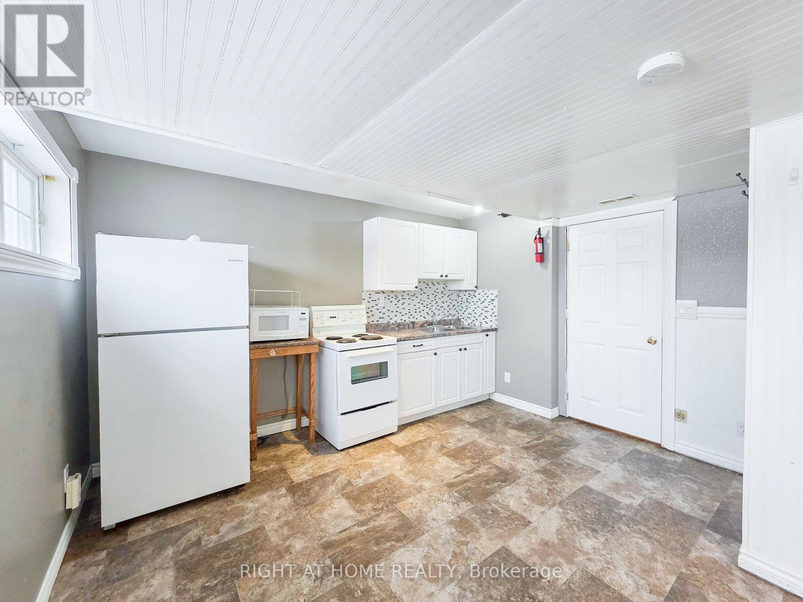 Lower - 168 Towerhill Road, Peterborough, Ontario  K9H 7M8 - Photo 5 - X12649704