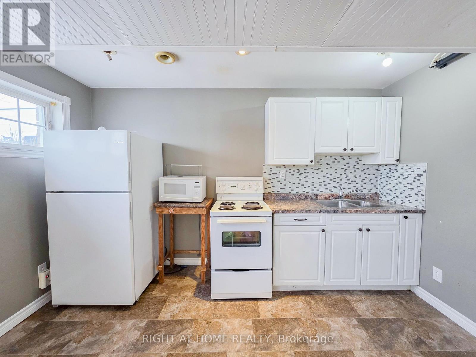 Lower - 168 Towerhill Road, Peterborough, Ontario  K9H 7M8 - Photo 6 - X12649704